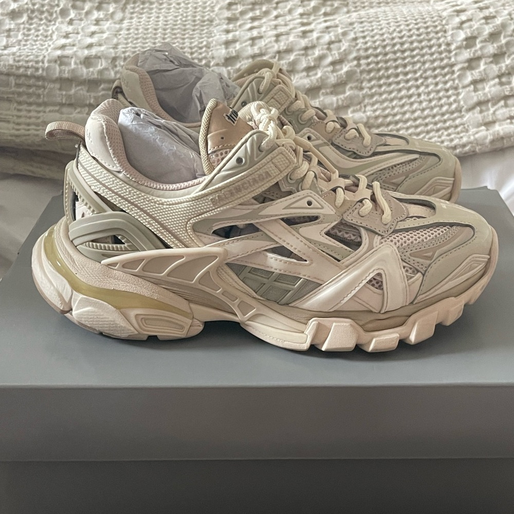 Balenciaga Track .2 in Beige size 37